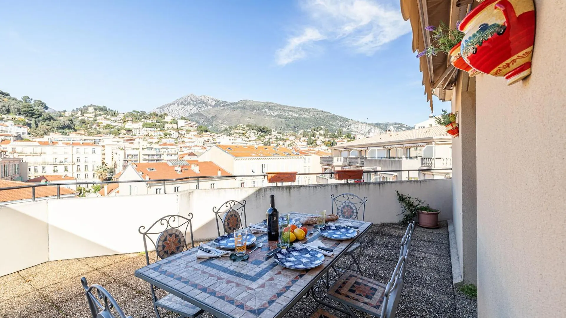 Victoria Bergamote Attic - Happy Rentals Menton
