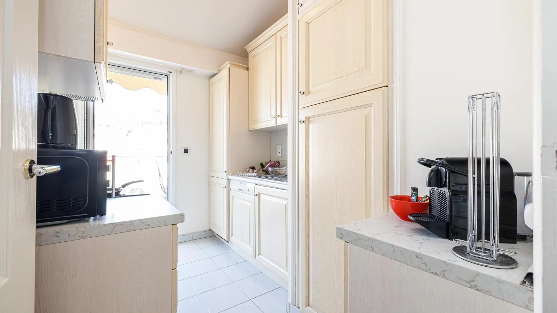 Victoria Bergamote Attic - Happy Rentals Menton France