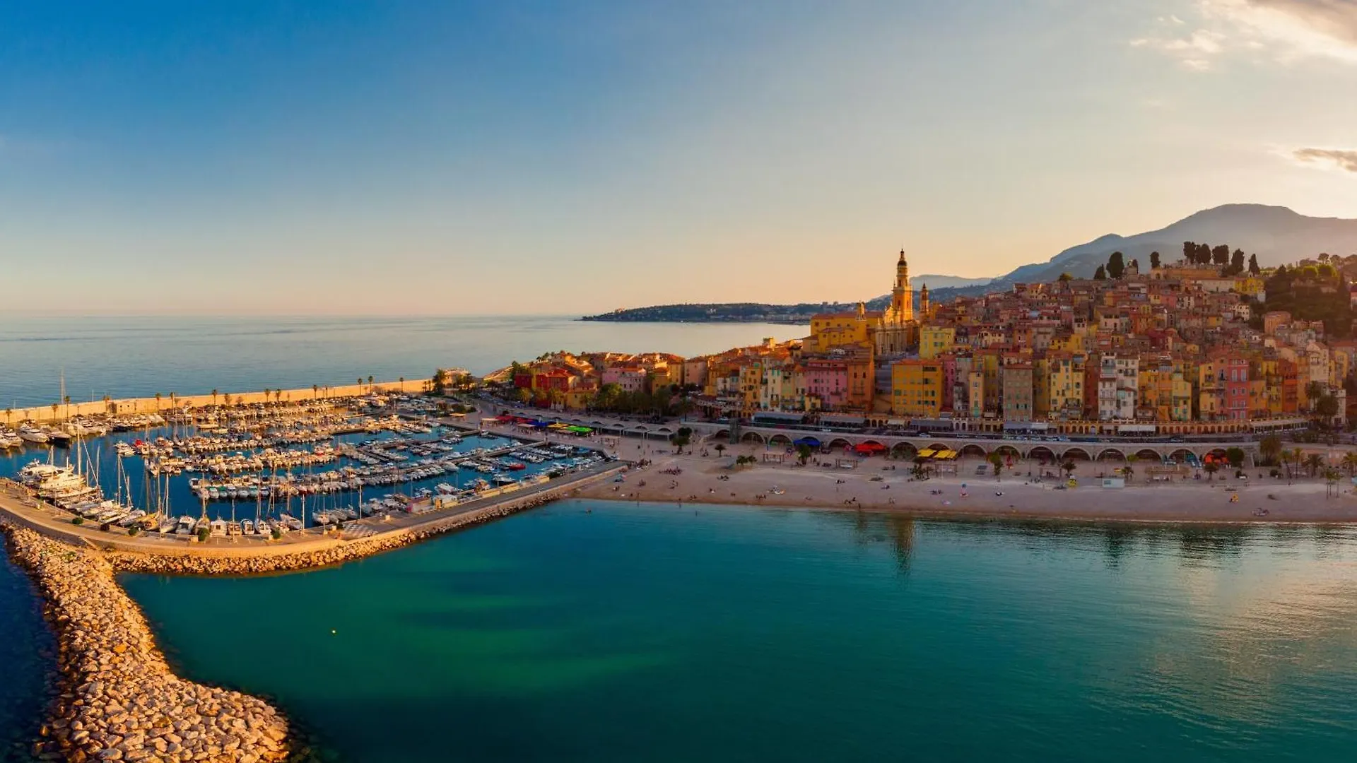 Victoria Bergamote Attic - Happy Rentals Menton France