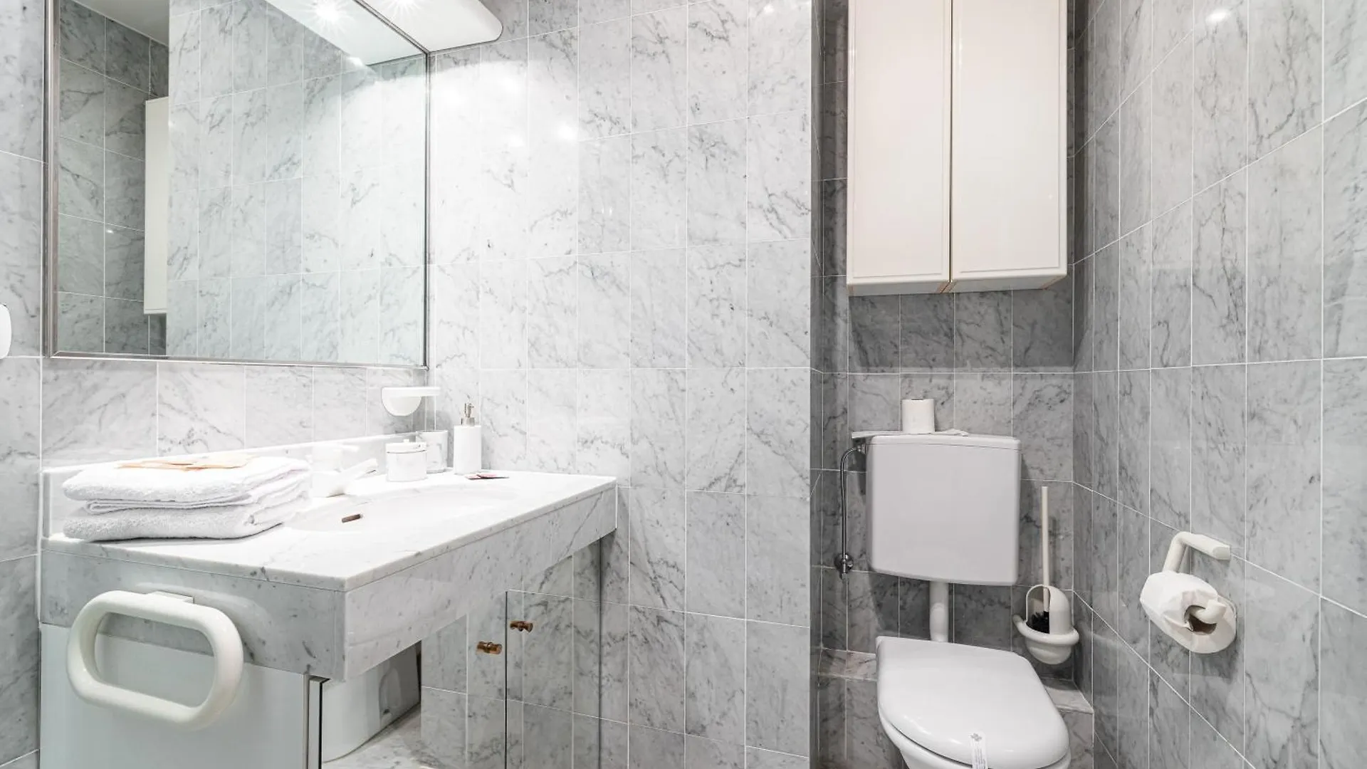Appartement Victoria Bergamote Attic - Happy Rentals Menton France
