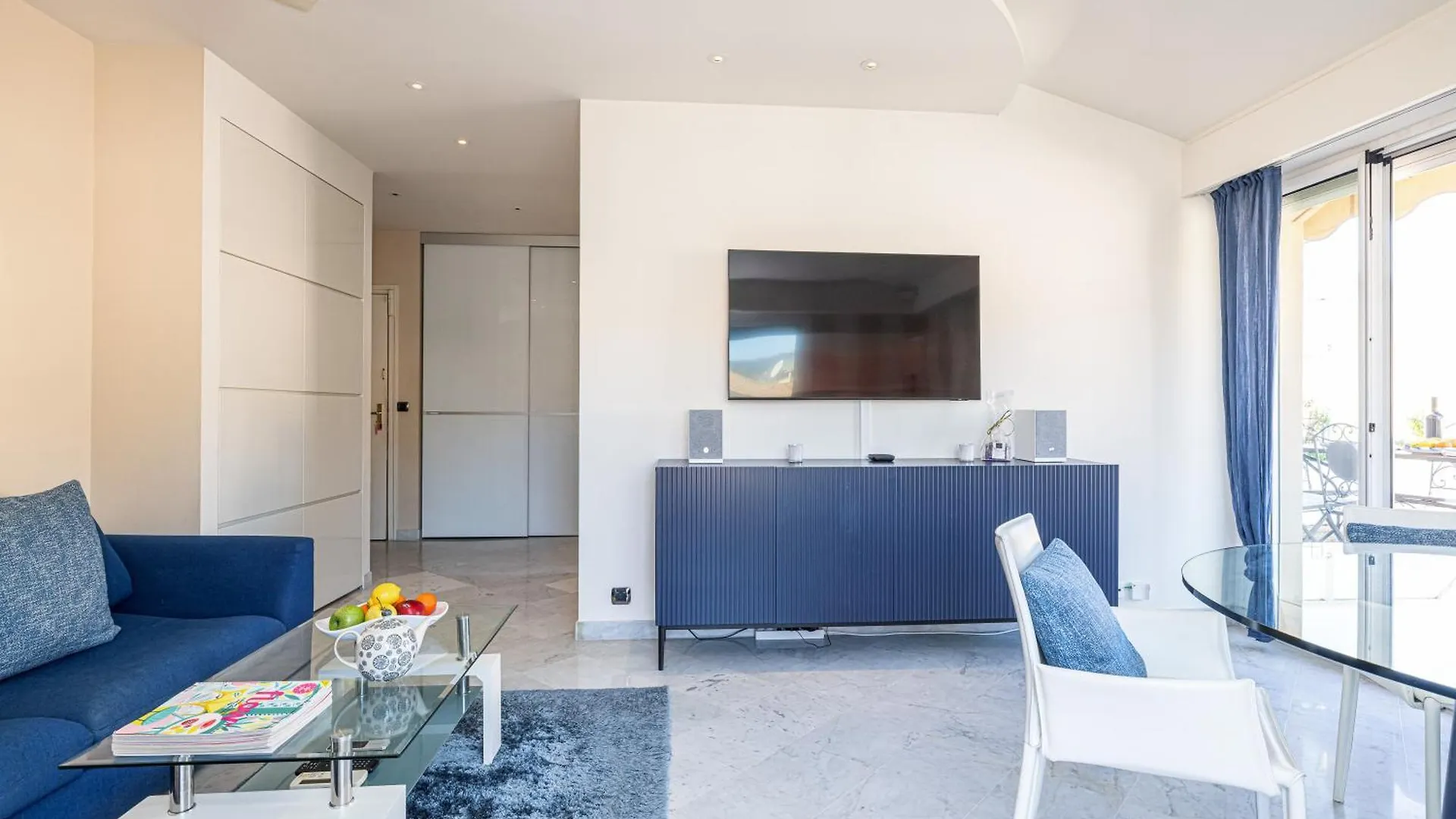 Victoria Bergamote Attic - Happy Rentals Menton