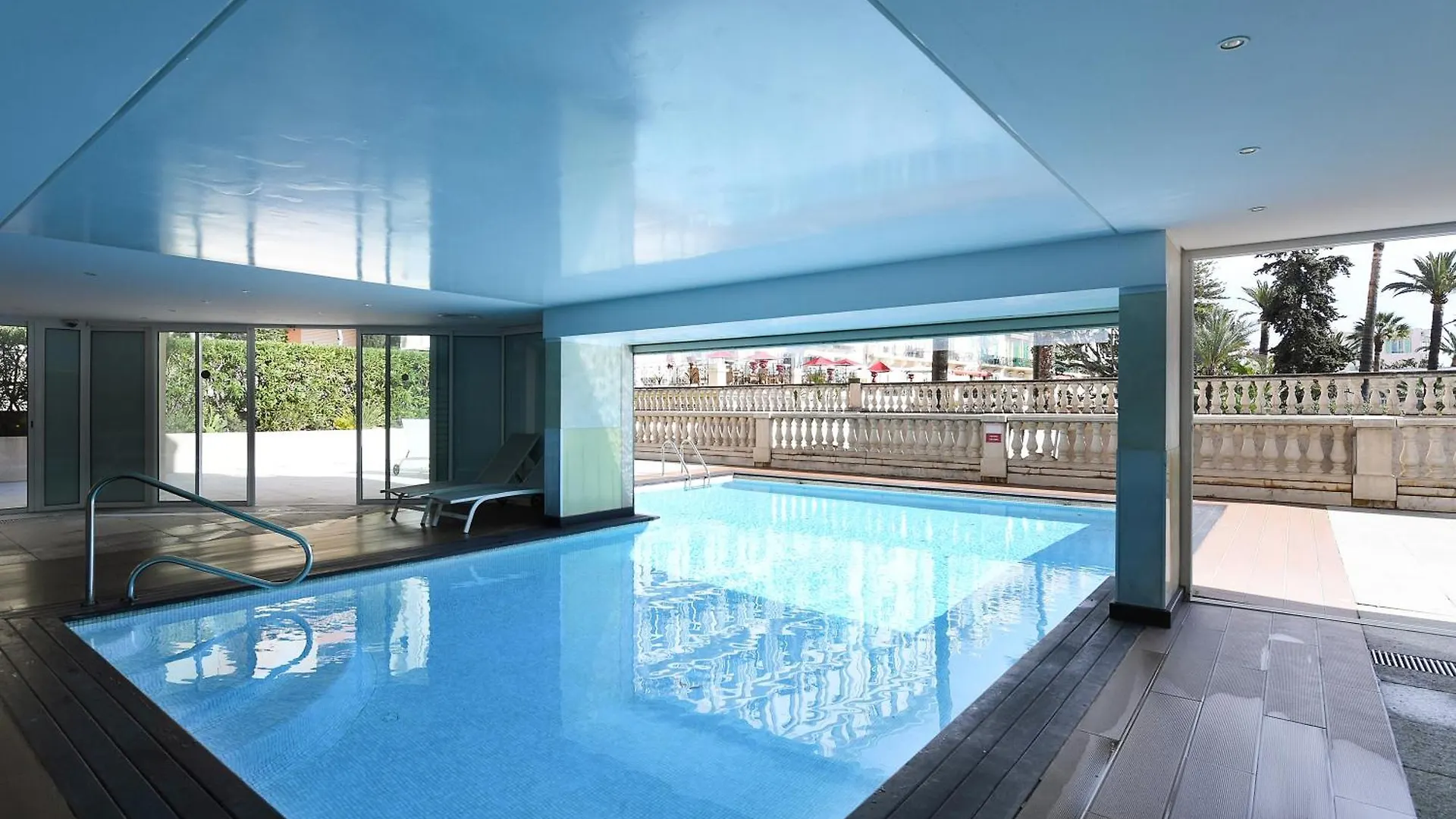 Victoria Bergamote Attic - Happy Rentals Menton