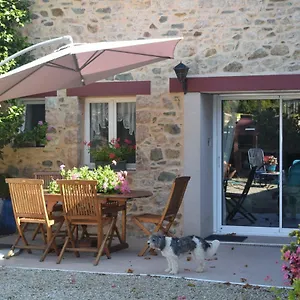 Maison Au Calme Dans Un Endroit De Verdure Hébergement de vacances Saint-Clet