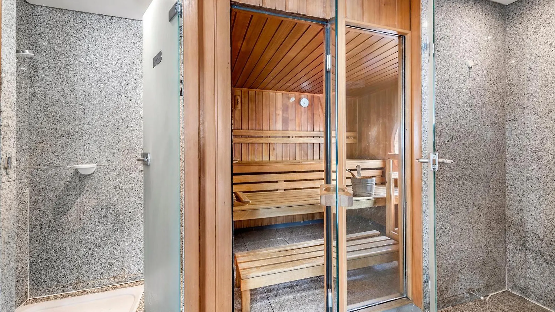 Victoria Bergamote Attic - Happy Rentals Mentona